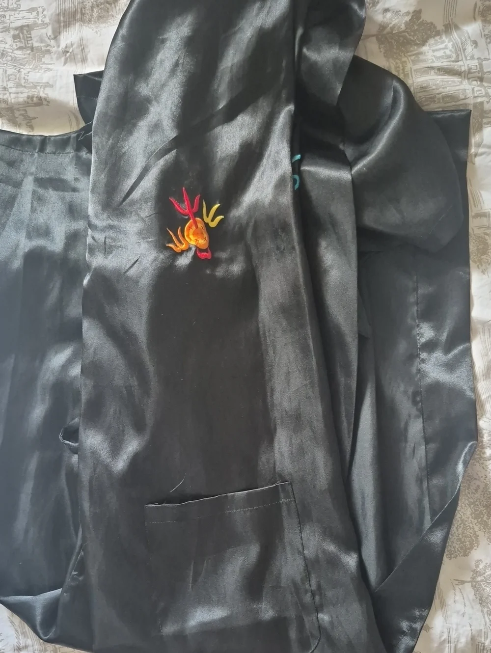 Pure Silk Robe with Embroidered Gold Dragon - Picture 4 of 6